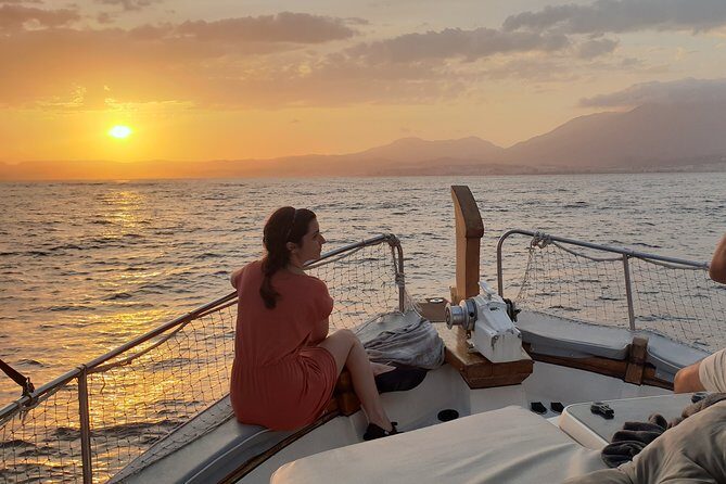 Sunset Boattrip + Tapa + Cava - Where the cruise starts in Estepona (and how to plan your timing)