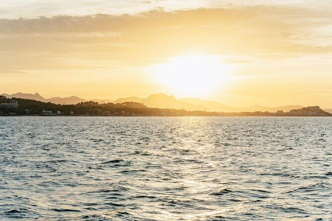 Sunset or night catamaran tour from Malaga - Getting to Muelle Uno and Boarding Mundo Marino