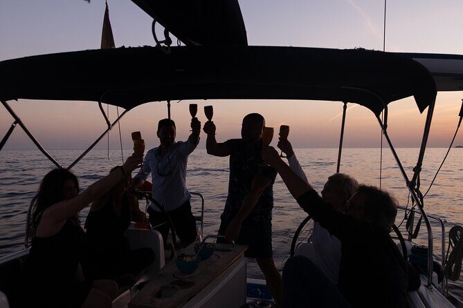 Sunset Sailing along the Marbella coast from Puerto Banus - Marbella sunset sailing from Puerto Banús: what you’re really buying