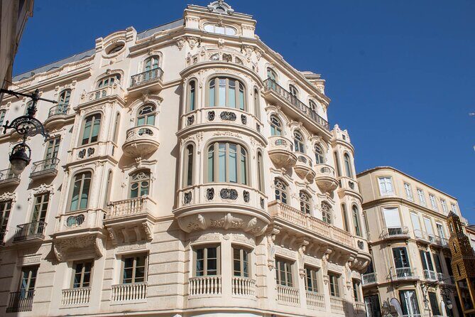 Tour around the Central Market of Malaga - C/ Compañía and Mapas y Compañía: old Muslim streets with modern surprises