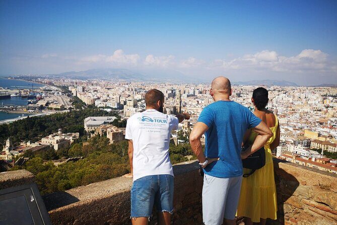 Tour Málaga by electric car: Discover the city in 2 hours - Malagueta and the Pablo Ruiz Picasso promenade: first neighborhood, first atmosphere